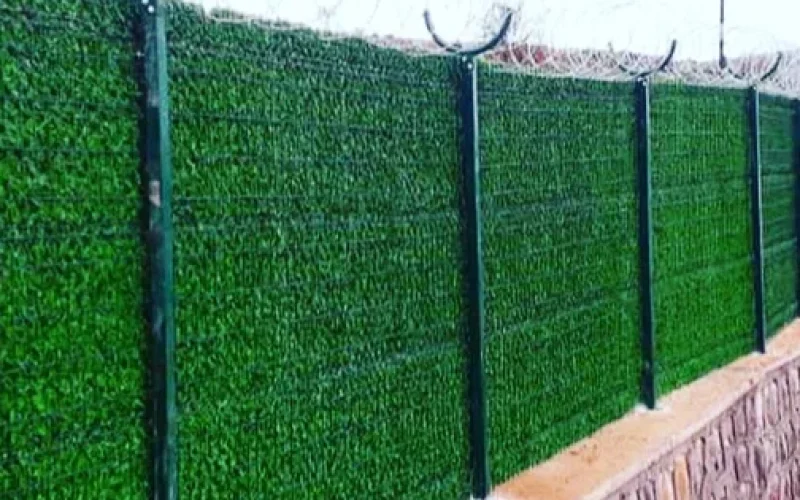 Morilu-Artificial_Grass_Steel_Wire_Fence_Green (1)