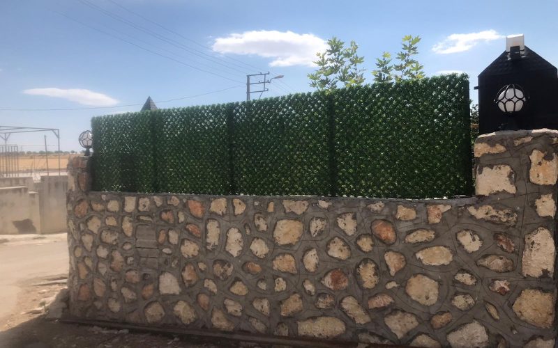 Morilu-Artificial_Grass_Steel_Wire_Fence_Green (3)